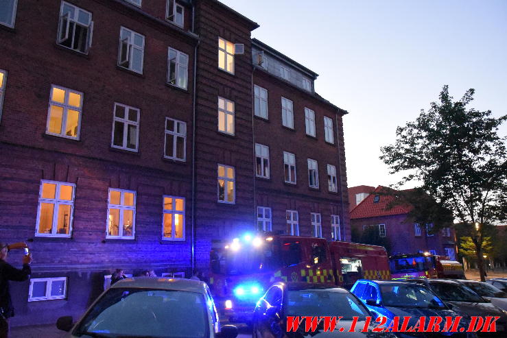 Ild på et komfur. Vedelsgade i Vejle. 03/09-2023. KL. 20:27.