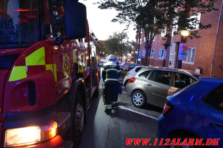 Ild på et komfur. Vedelsgade i Vejle. 03/09-2023. KL. 20:27.