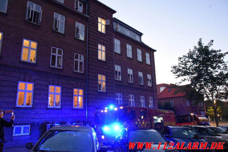 Ild på et komfur. Vedelsgade i Vejle. 03/09-2023. KL. 20:27.