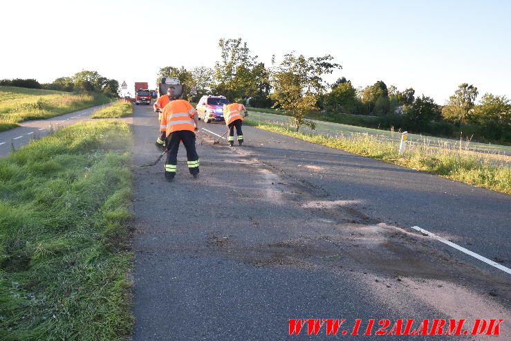 Væltet Lastbil. Andkærvej ved Andkær. 05/09-2023. KL. 16:54.