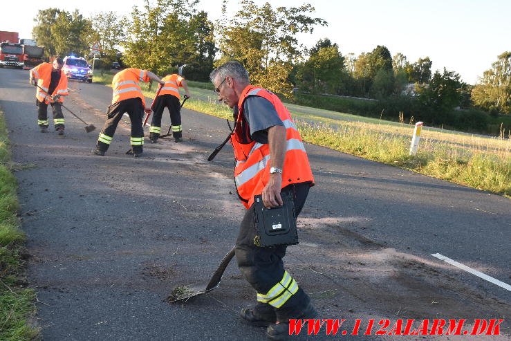 Væltet Lastbil. Andkærvej ved Andkær. 05/09-2023. KL. 16:54.