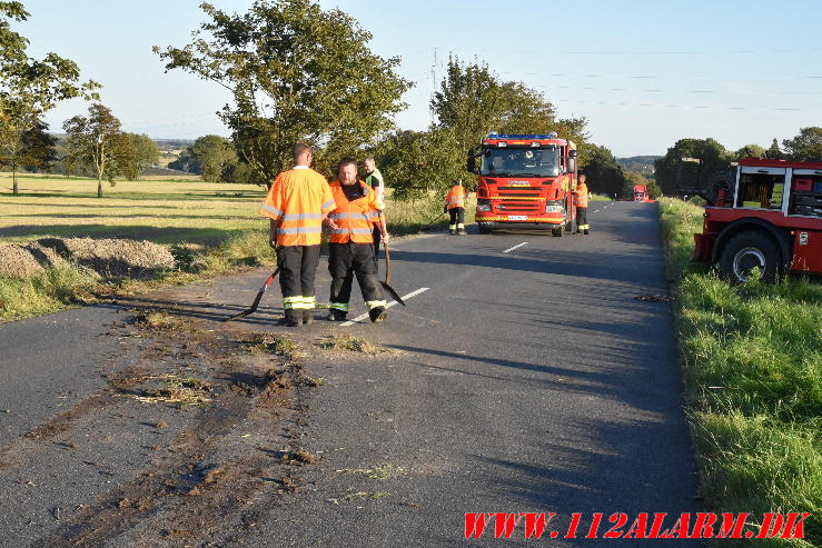 Væltet Lastbil. Andkærvej ved Andkær. 05/09-2023. KL. 16:54.