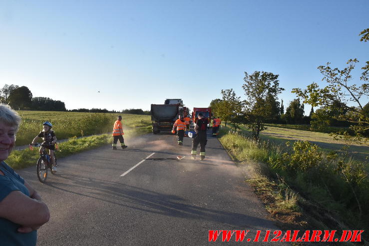 Væltet Lastbil. Andkærvej ved Andkær. 05/09-2023. KL. 16:54.