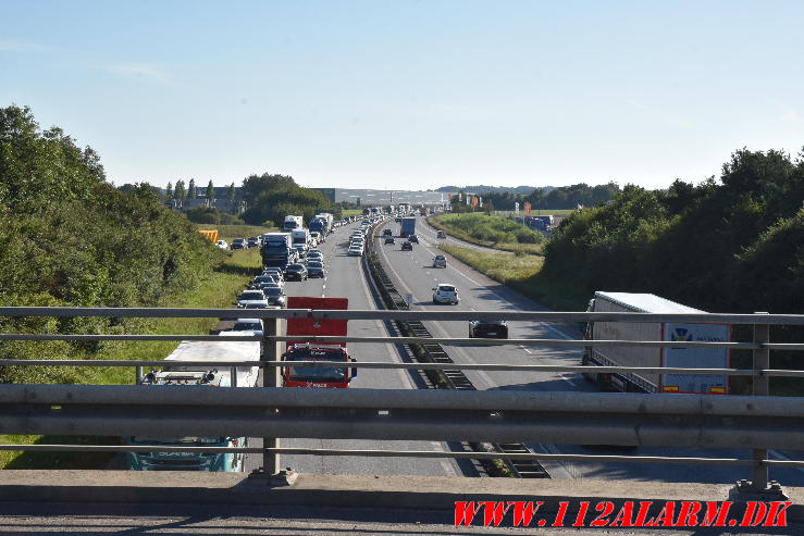3 biler kørte sammen. Motorvejen ved Hedensted. 06/09-2023. Kl. 16:37.