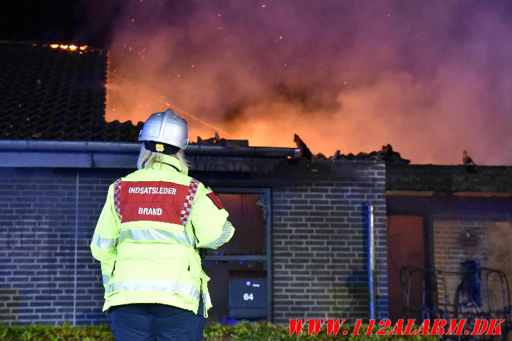 Voldsom villa brand. Skinbjerg i Jelling. 12/09-2023. Kl. 22:20.