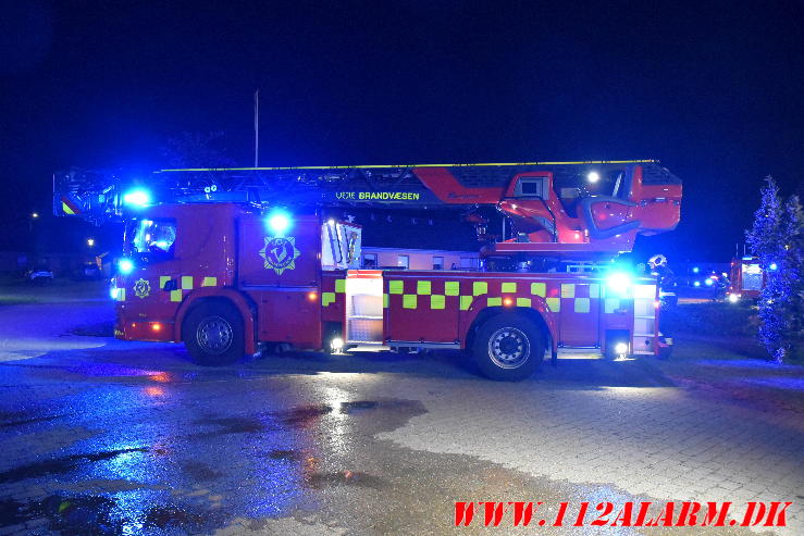 Voldsom villa brand. Skinbjerg i Jelling. 12/09-2023. Kl. 22:20.