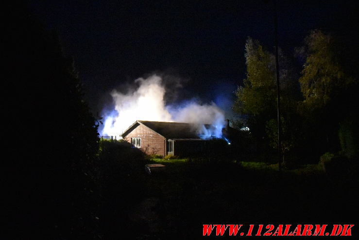 Brand i villa. Engvej i Gadbjerg. 19/09-2023. KL. 20:31.