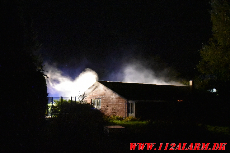 Brand i villa. Engvej i Gadbjerg. 19/09-2023. KL. 20:31.