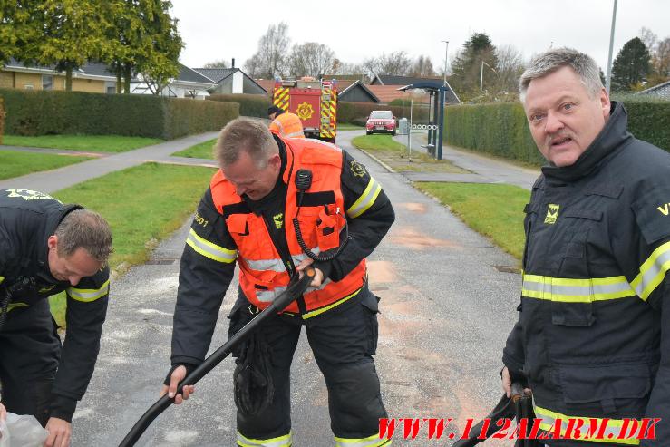 Bilisten ramt en pullert og flygtet. Kuhlausvej i Vinding. 16/11-2023. KL. 13:19.