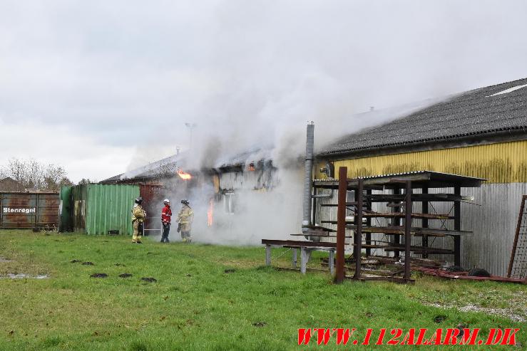 Bygningsbrand. Torvegade i Tørring. 16/11-2023. Kl. 12:43.