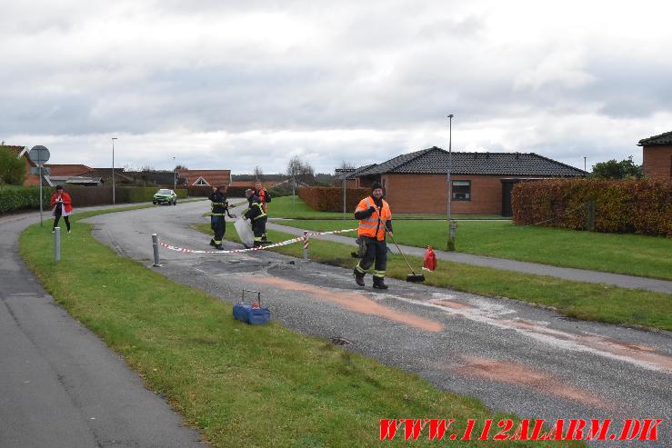 Bilisten ramt en pullert og flygtet. Kuhlausvej i Vinding. 16/11-2023. KL. 13:19.