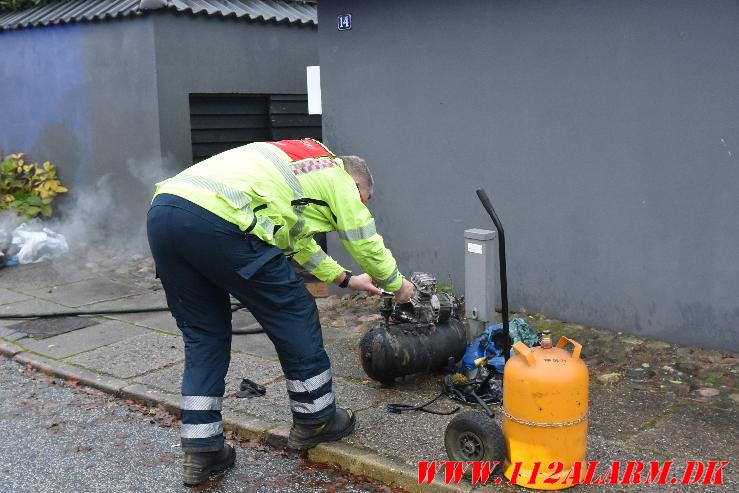 ild i Garage. Søvej Uhrhøj i Vejle. 19/11-2023. KL.15:32.