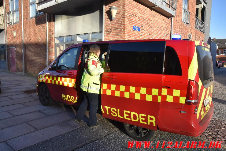 Brand på et toilet nede i kælderen. Møllegade 10 i Jelling. 22/12-2023. KL. 13:26.