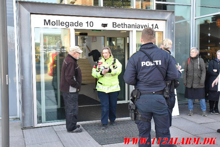 Brand på et toilet nede i kælderen. Møllegade 10 i Jelling. 22/12-2023. KL. 13:26.