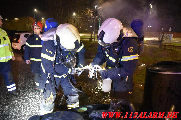 Ild i nedgravet container. Boulevarden 86 i Vejle. 31/12-2023. KL. 21:43.