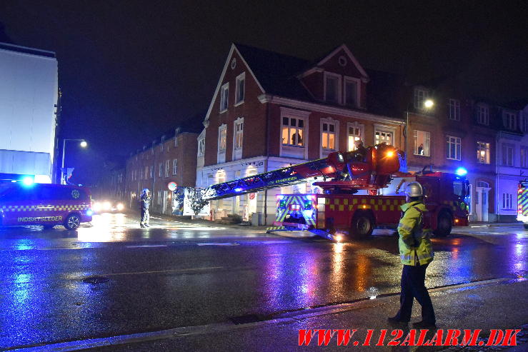 Tagryggen var gået løs. Ågade og Vesterbrogade i Vejle. 02/01-2024. KL. 17:26.