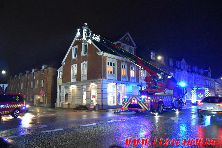 Tagryggen var gået løs. Ågade og Vesterbrogade i Vejle. 02/01-2024. KL. 17:26.