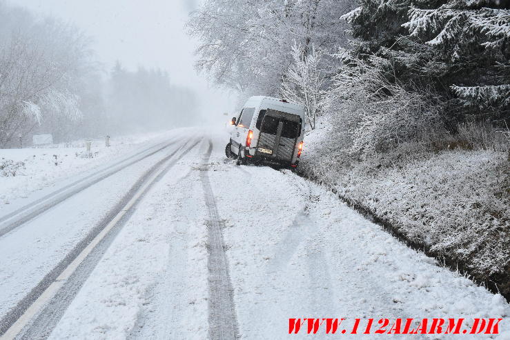 Bus i sneen. 03/01-2024. KL. 09:23.