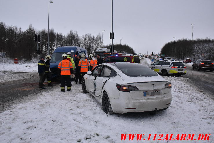 En må havde kørt over for rødt. Horsensvej i Vejle. 04/01-2024.