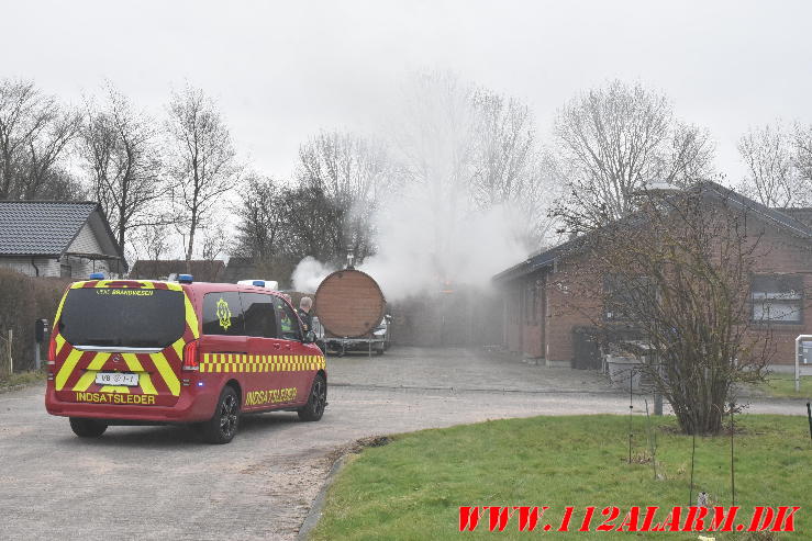 Brand i garage. Johan Skjoldborg Vej i Bredsten. 29/01-2024. KL. 11:18.