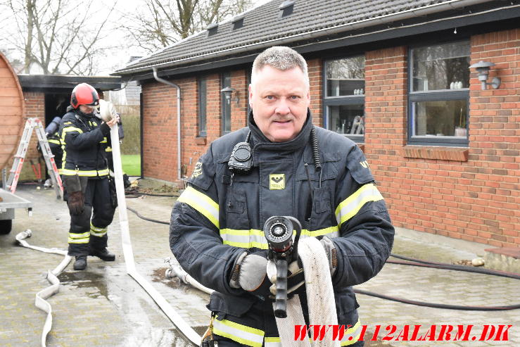 Brand i garage. Johan Skjoldborg Vej i Bredsten. 29/01-2024. KL. 11:18.