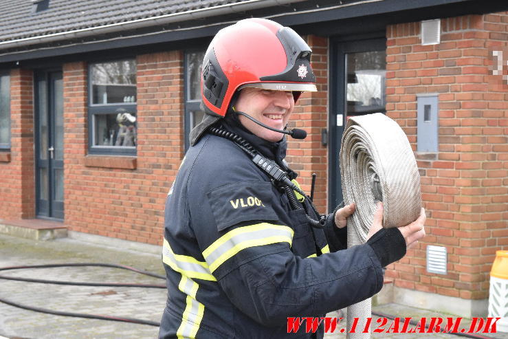 Brand i garage. Johan Skjoldborg Vej i Bredsten. 29/01-2024. KL. 11:18.