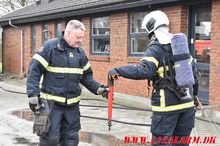 Brand i garage. Johan Skjoldborg Vej i Bredsten. 29/01-2024. KL. 11:18.