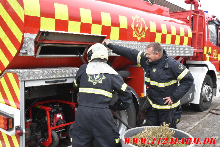 Brand i garage. Johan Skjoldborg Vej i Bredsten. 29/01-2024. KL. 11:18.