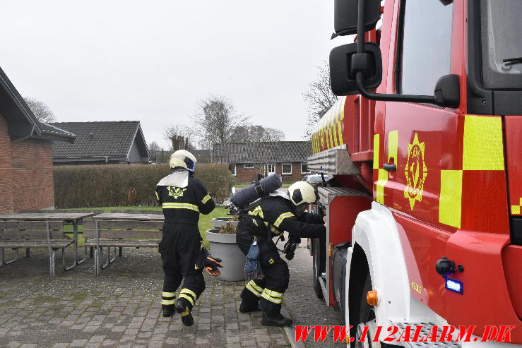 Brand i garage. Johan Skjoldborg Vej i Bredsten. 29/01-2024. KL. 11:18.