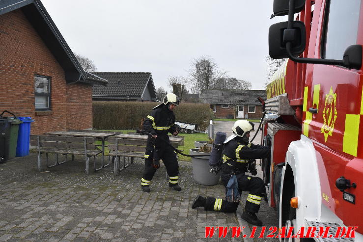 Brand i garage. Johan Skjoldborg Vej i Bredsten. 29/01-2024. KL. 11:18.