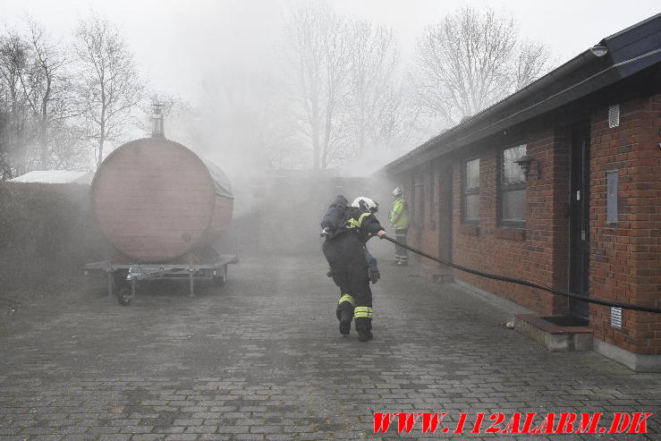 Brand i garage. Johan Skjoldborg Vej i Bredsten. 29/01-2024. KL. 11:18.