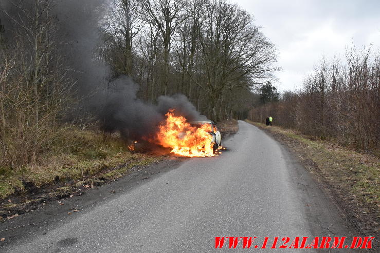 Totalt overtændt Suzuki swift. Lerbæk Møllevej ved Vejle. 04/02-2024. KL. 13:09.