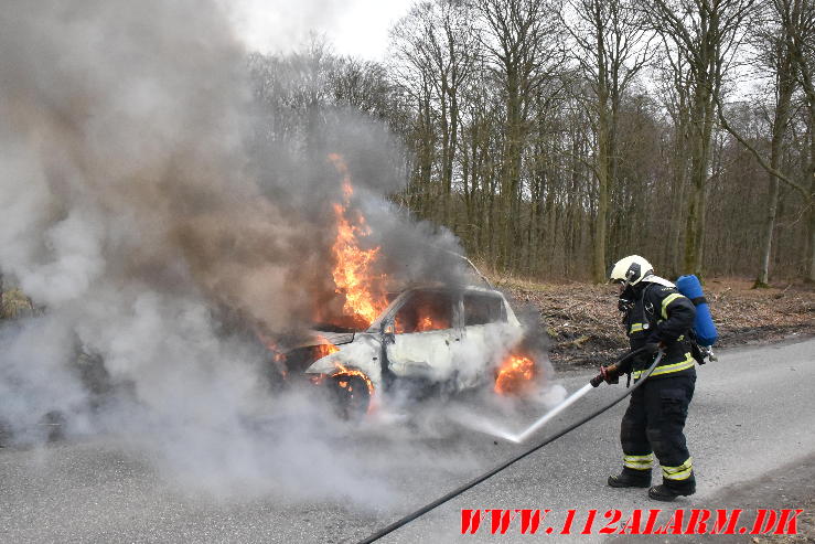 Totalt overtændt Suzuki swift. Lerbæk Møllevej ved Vejle. 04/02-2024. KL. 13:09.