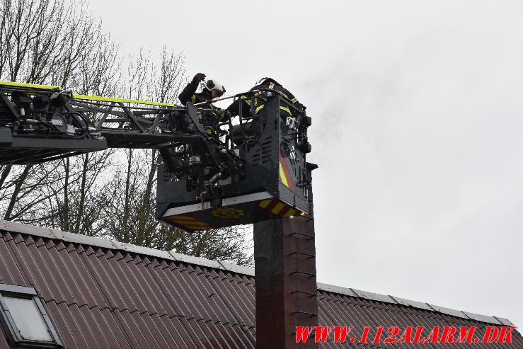 2 ting på samme tur. Bredagerskolen og Jellingvej i Vejle. 05/02-2024. Kl. 13:20.