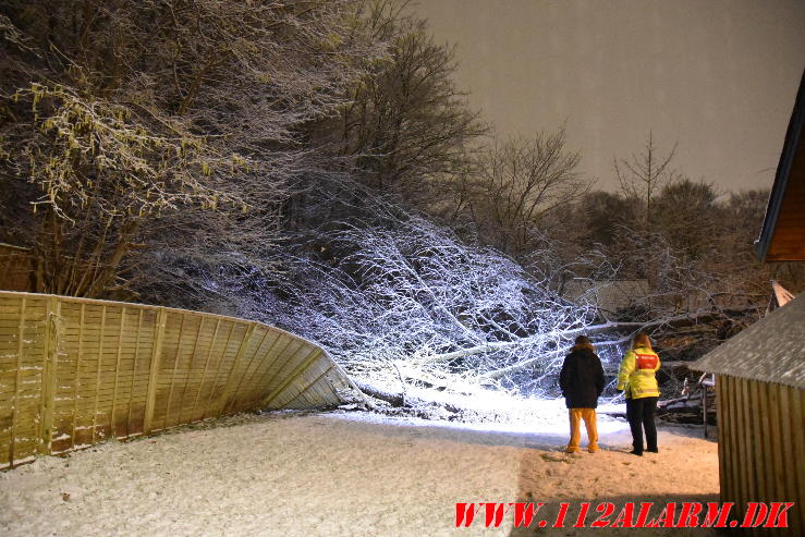 Stort skred ramte en garage. Banevang i Vejle. 07/02-2024. Kl. 22:37.