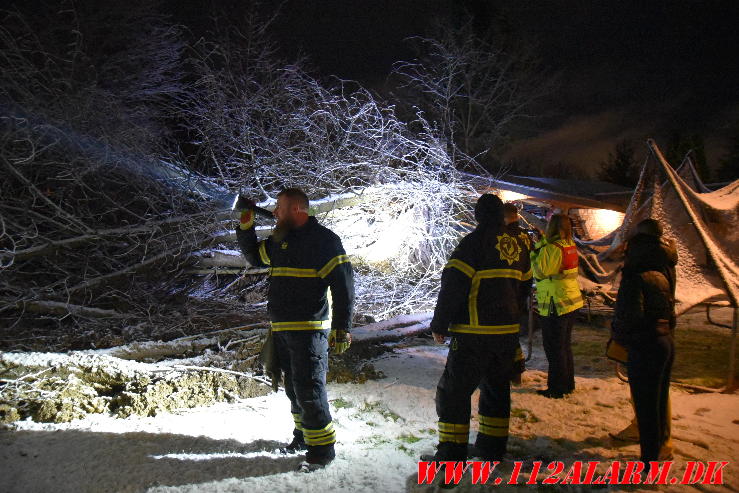 Stort skred ramte en garage. Banevang i Vejle. 07/02-2024. Kl. 22:37.