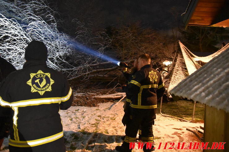 Stort skred ramte en garage. Banevang i Vejle. 07/02-2024. Kl. 22:37.