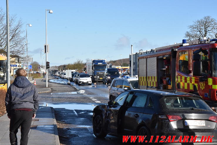 Blev blindet af solen. Horsensvej/Moldevej i Vejle. 08/02-2024. KL. 12:49.