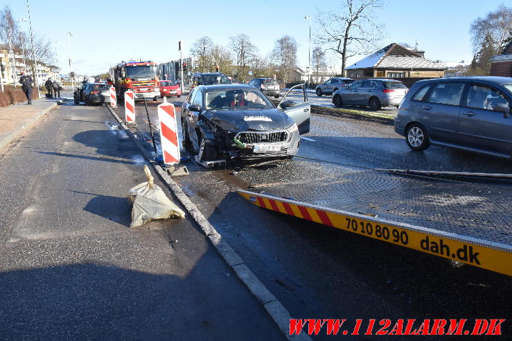 Blev blindet af solen. Horsensvej/Moldevej i Vejle. 08/02-2024. KL. 12:49.