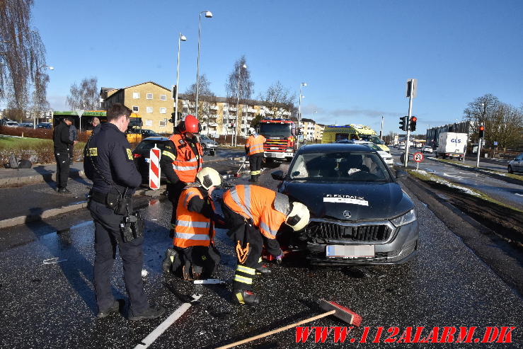 Blev blindet af solen. Horsensvej/Moldevej i Vejle. 08/02-2024. KL. 12:49.