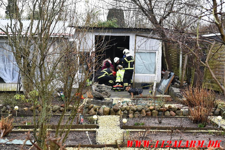 Fingeren sad fast i en elektrisk hækkesaks. Skovlyvej i Vejle. 14/02-2024. KL. 11:10.