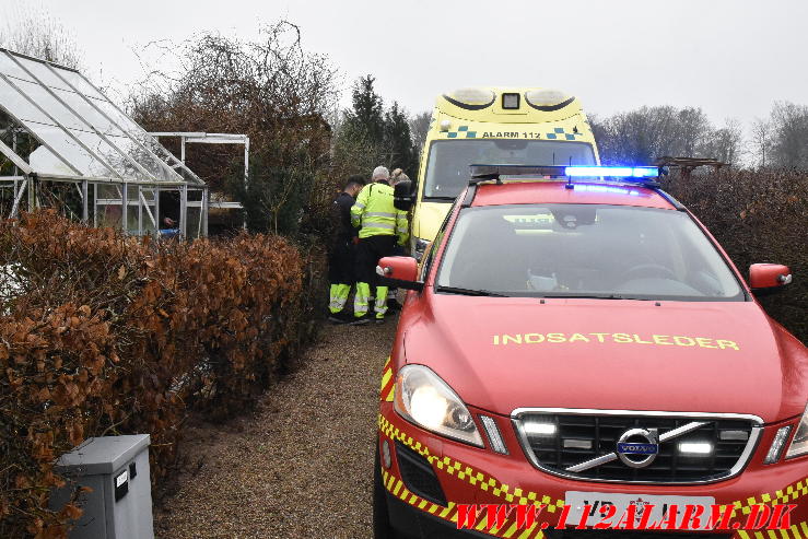 Fingeren sad fast i en elektrisk hækkesaks. Skovlyvej i Vejle. 14/02-2024. KL. 11:10.