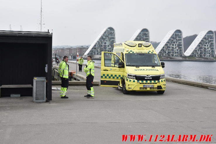 Vejle Brandvæsen hjalp Politiet. Lystbådehavnen i Vejle. 13/03-2024. KL. 12:45.