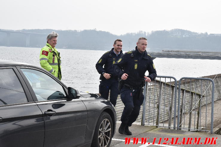 Vejle Brandvæsen hjalp Politiet. Lystbådehavnen i Vejle. 13/03-2024. KL. 12:45.