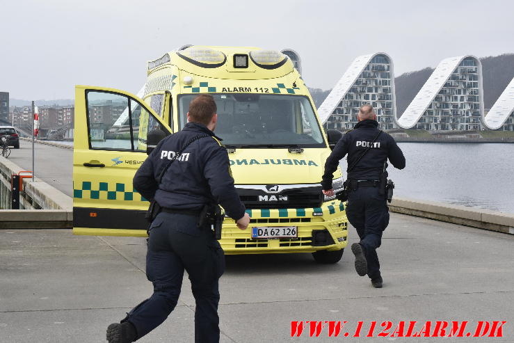 Vejle Brandvæsen hjalp Politiet. Lystbådehavnen i Vejle. 13/03-2024. KL. 12:45.