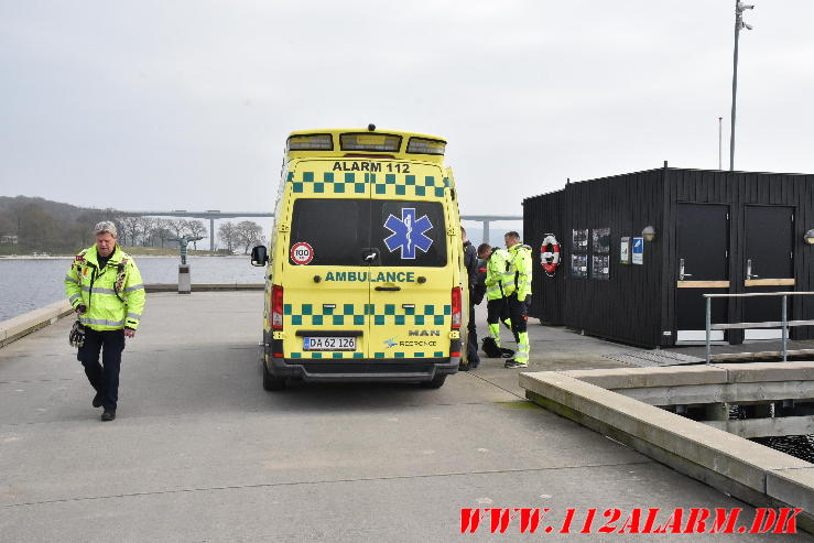 Vejle Brandvæsen hjalp Politiet. Lystbådehavnen i Vejle. 13/03-2024. KL. 12:45.