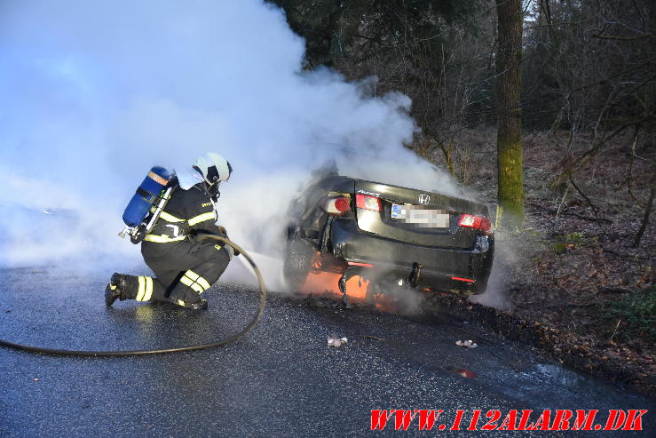 Bilen begyndte at ryge. Bredsten Landevej ved Gadbjerg. 25/03-2024. Kl. 18:40.