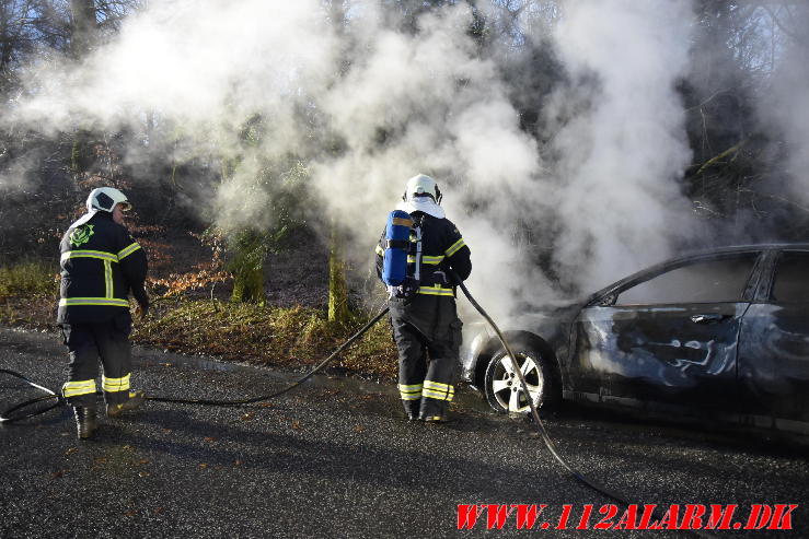 Bilen begyndte at ryge. Bredsten Landevej ved Gadbjerg. 25/03-2024. Kl. 18:40.