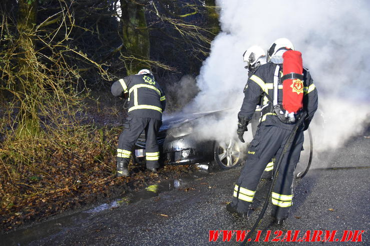 Bilen begyndte at ryge. Bredsten Landevej ved Gadbjerg. 25/03-2024. Kl. 18:40.