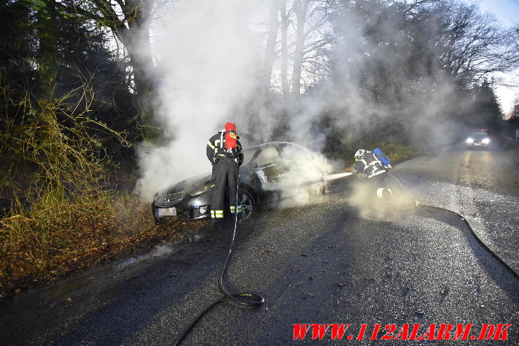 Bilen begyndte at ryge. Bredsten Landevej ved Gadbjerg. 25/03-2024. Kl. 18:40.